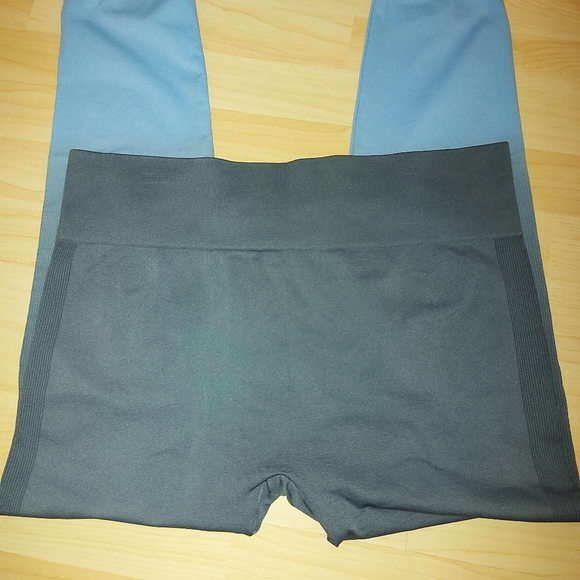 Rhonda Shear Seamless Ombre Leggings - Picture 5 of 7